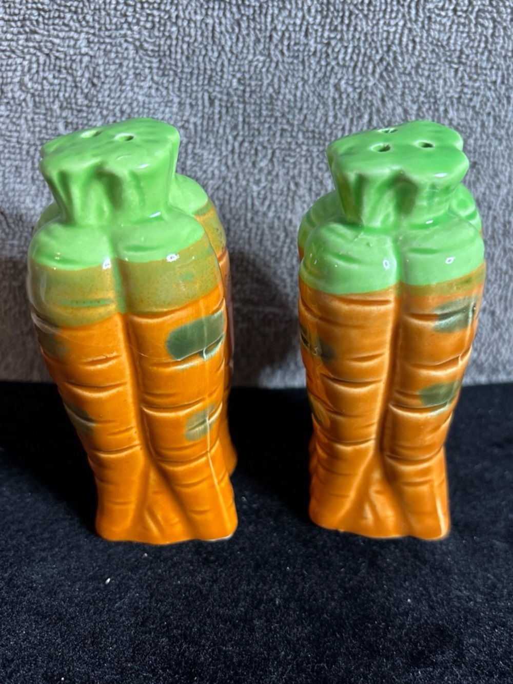 Never Used- VTG. Carrot Salt and Pepper Shakers. 3 5/8”x 1 5/8” Made In Japan